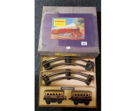 VINTAGE HORNBY TRAIN GAUGE' 'O' M1 PASSENGER SET IN ORIGINAL BOX