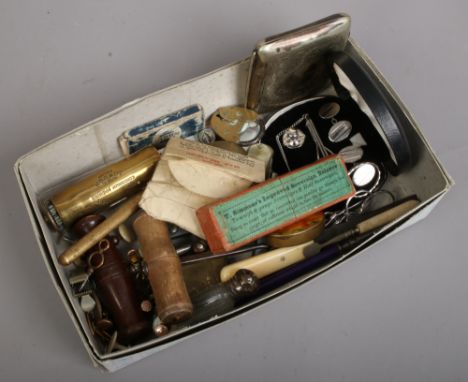 A box of collectables including a boxed set of T. Simmons sovereign balance scales, penknives with mother of pearl scales, co