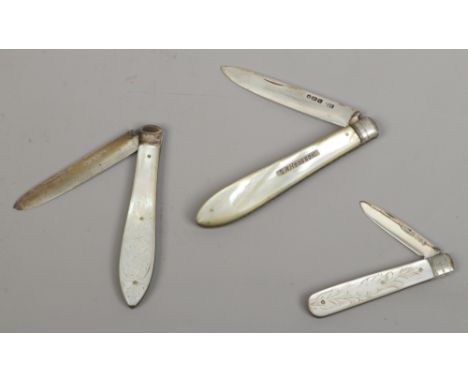 Three silver fruit knives with mother of pearl scales including Victorian and Edwardian examples.