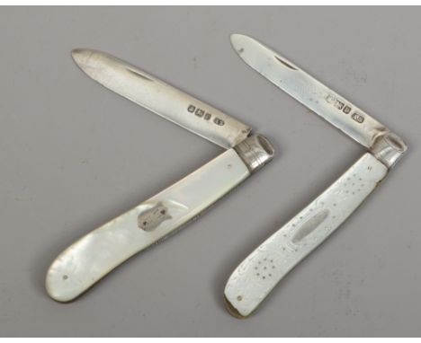 Two silver folding fruit knives with mother of pearl scales, assayed Sheffield 1897 and 1913.