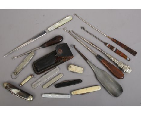 A collection of miscellaneous pen knives and button hooks to include mother of pearl and horn handle examples.