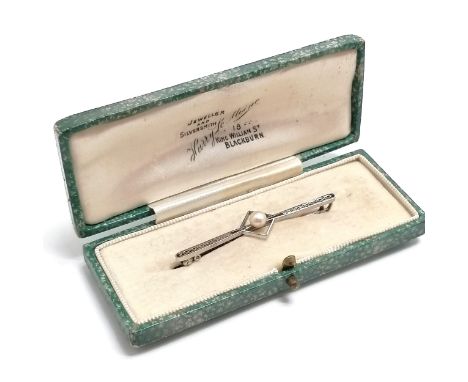 9ct marked white gold Art Deco pearl set bar brooch in original retail box - 5cm &amp; 1.8g total weight 