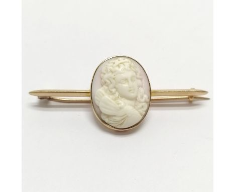 Antique 15ct marked gold hand carved coral portrait bar brooch - 4.8cm &amp; 5.5g total weight 