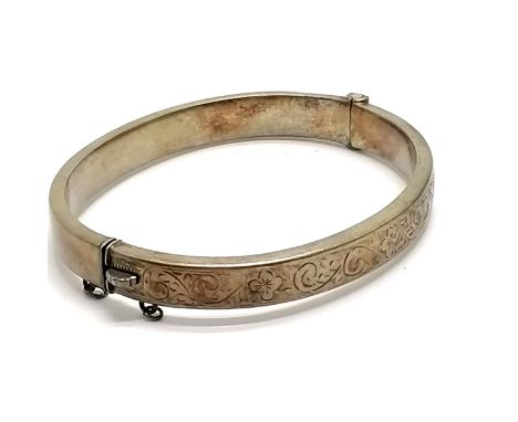 Chester silver bangle with engraved detail to front - 12.8g 