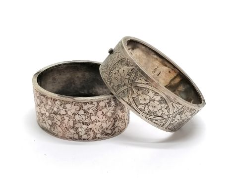 Antique unmarked silver bangle (lacks clasp) t/w hallmarked silver bangle - total (2) 60g both a/f 