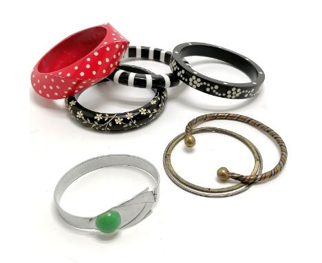 Stylised Art Deco chrome bangle with green bead detail t/w vintage bangles 