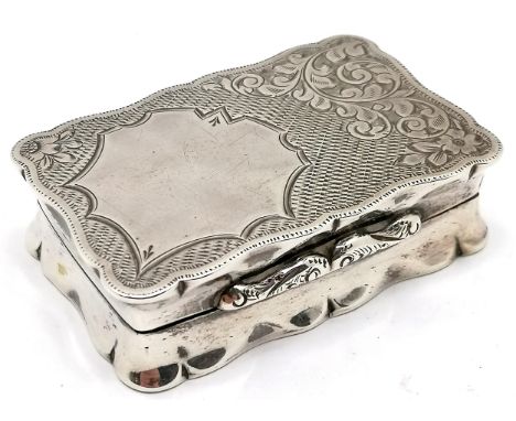 Birmingham silver snuff box 1904 by Joseph Gloster Ltd, chased and engraved decoration with vacant cartouche, 6 cm wide, 3.8 