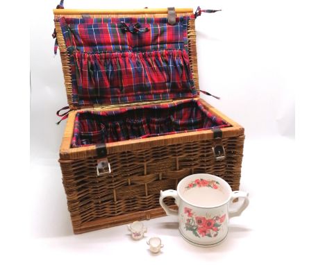 Trosak 'J' tartan lined wicker picnic hamper with removable &amp; washable interior - 50cm x 34cm x 28cm t/w 3 x ceramic lovi