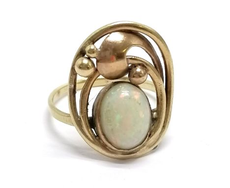 Unmarked (touch tests as 14ct) gold opal stone set ring - size L &amp; 3.1g total weight