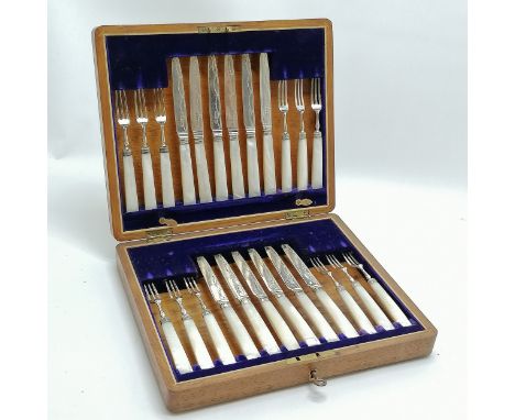 1907 silver and mother of pearl fruit set in original oak case (with key) by Allen &amp; Darwin - cutlery weight 849g - case 