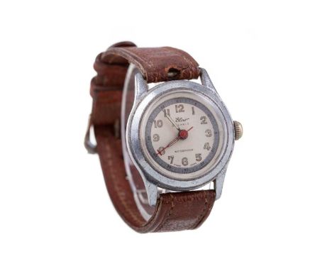 GENTLEMAN'S ELCO CHROME PLATED MANUAL WIND WRIST WATCH,the round cream dial with Arabic hour markers, outer seconds track in 