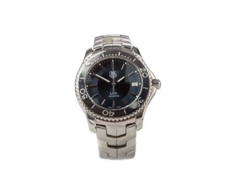 GENTLEMAN'S TAG HEUER LINK STAINLESS STEEL QUARTZ WRIST WATCH,model number WJ1112-0, serial number SX1972, the round navy blu