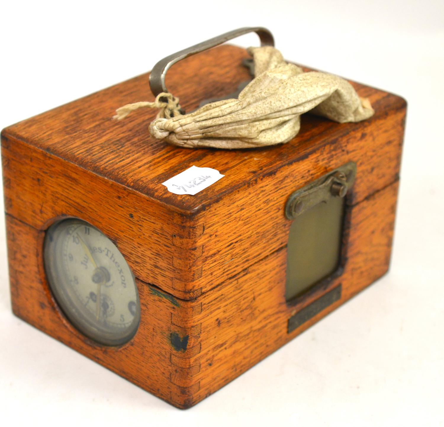 An unusual oak cased pigeon racing clock by JundesThexor