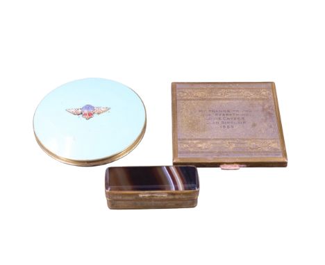 A vintage enamelled RAF or WRAF powder compact together with 1950s compact and a gilt metal and agate snuff or similar box