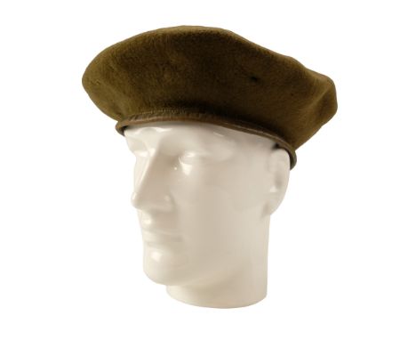 A 1945 British Army Royal Armoured / Reconnaissance Corps khaki tan beret