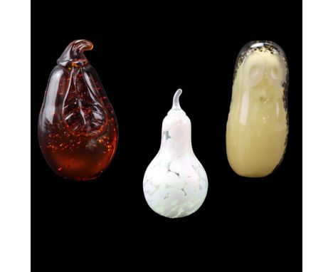 A Wedgwood owl paperweight, together with two other weights, 12 cm tallest
