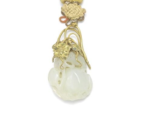 A GOLD-MOUNTED WHITE JADE 'BIRD AND PEACH' CARVING18th/19th centuryCarved to depict a small bird crouching over a large peach