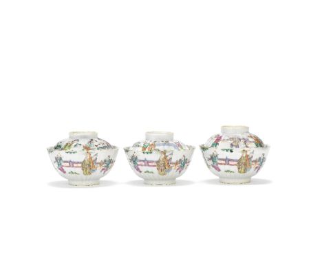 THREE FAMILLE ROSE BOWLS AND COVERSTongzhi seal marks and of the periodEach scalloped bowl depicting terraced garden scenes w