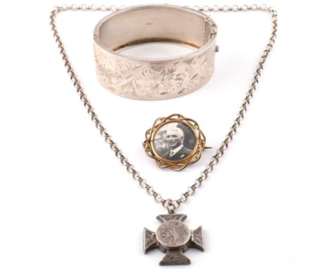 Hallmarked silver jewellery and a yellow metal brooch. The lot to include a&nbsp;Victorian hallmarked silver engraved cross l