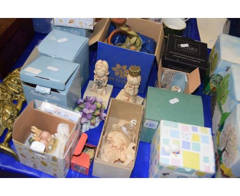 Mixed Lot: Various boxed ornaments and other items to include an Arden sculpture of a robin, Border Fine Arts Beatrix Potter 