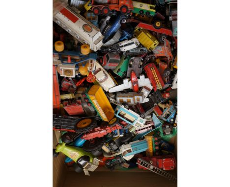 Large collection of vintage toys to include Corgi & matchbox - unsorted 