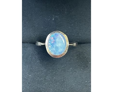 9ct Gold ring set with large opal Size O 3g 