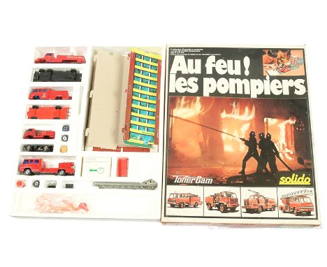 Solido 416 "Au Feu Les Pompiers" Gift Set which includes carded diorama building, plus various accessories and models (built/