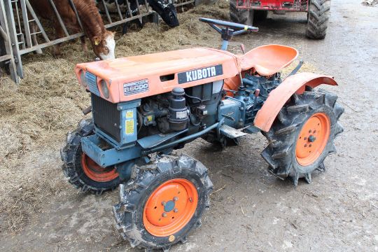 Kubota B6000 Mini Tractor It Has A 2 Cylinder Kubota Diesel Engine
