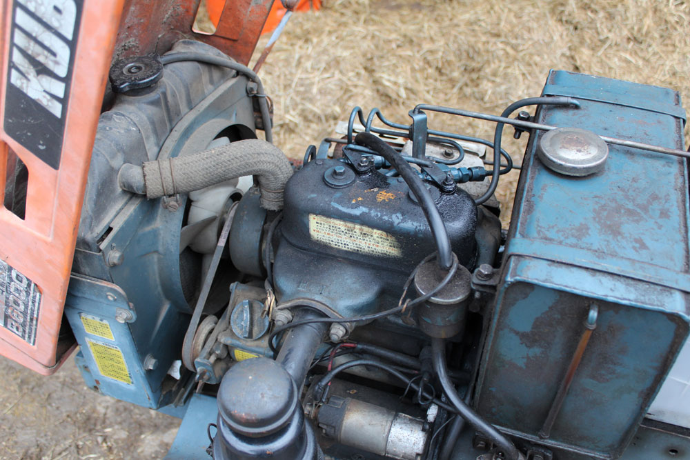 KUBOTA B6000 MINI TRACTOR It has a 2 cylinder Kubota Diesel Engine that