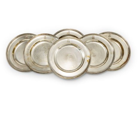 Fünf Wappenteller  Berlin um 1847-50, Hofjuwelier Wagner  Geriffelter Rand. Eingeprägtes Wappen mit Burg umgeben von Bäumen u