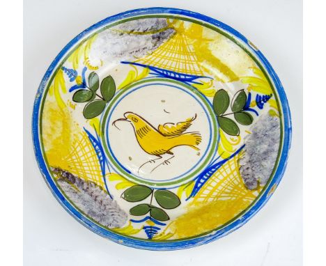 Kleine Schüssel  Norddeutsch, 18./19. Jh. Weiße Glasur, Bemalung in Gelb, Blau, Grün und Mangan. Im Spiegel Tondo mit Vogel. 