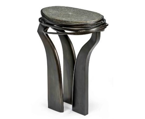 Galaxy Side Table S  R&amp;Y Augousti/Kifu, Paris Die Platte mit Rochenhaut bezogen, das Gestell Bronze patiniert. Made in Ph