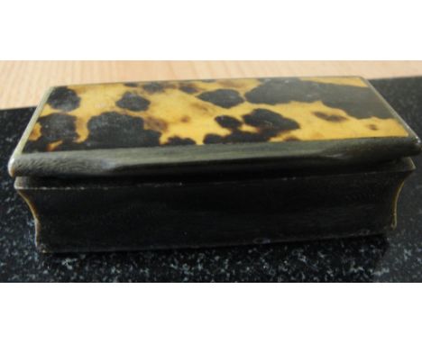 A 19th century horn and tortoiseshell snuff box