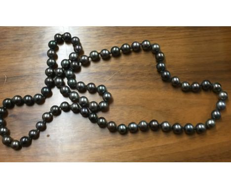 A 7-8mm black pearl necklace