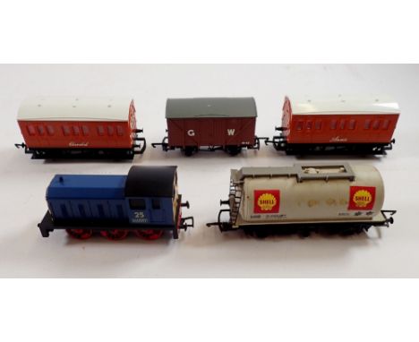 A Bachmanns engine and four trucks 