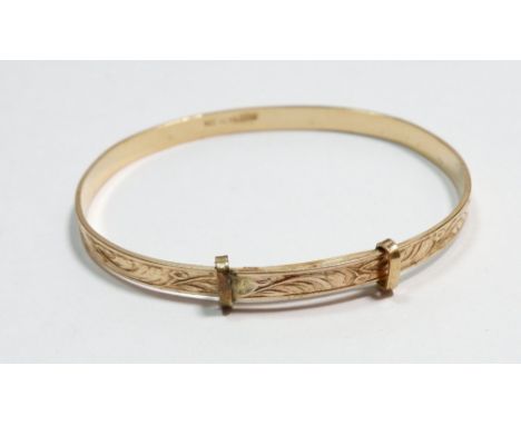A 9 carat gold christening bangle, 5.8g 