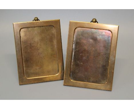 A near pair of Edwardian brass photograph frames, each with easel support and ring suspension loop. 18 x 13cm (the largest)