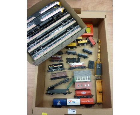 Model Railways -Lima Intercity engine and carriage set, and various other tenders and OO gauge accessories in one box Conditi