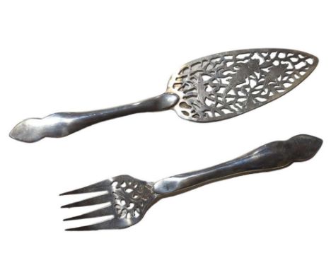A contemporary Scottish silver fish knife and fork, with pierced and engraved decoration, 26.5cm length (3.9oz)