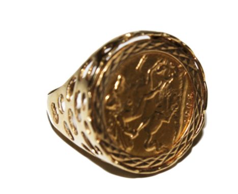 A half sovereign ring 10 g