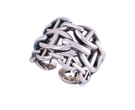 AN HERMÈS SILVER CHAINE D'ANCRE ENCHAINEE RING
Marked '925', size 57, includes suede pouch

Displays minor signs of wear, inc