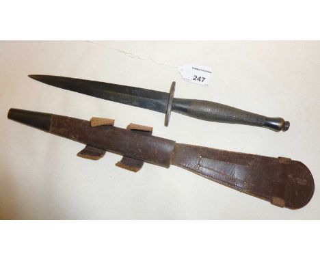 WW2 Fairbairn Sykes Commando Trench Knife with leather scabbard marked as B2 to hilt and in a black finish, approx 29.5cm lon