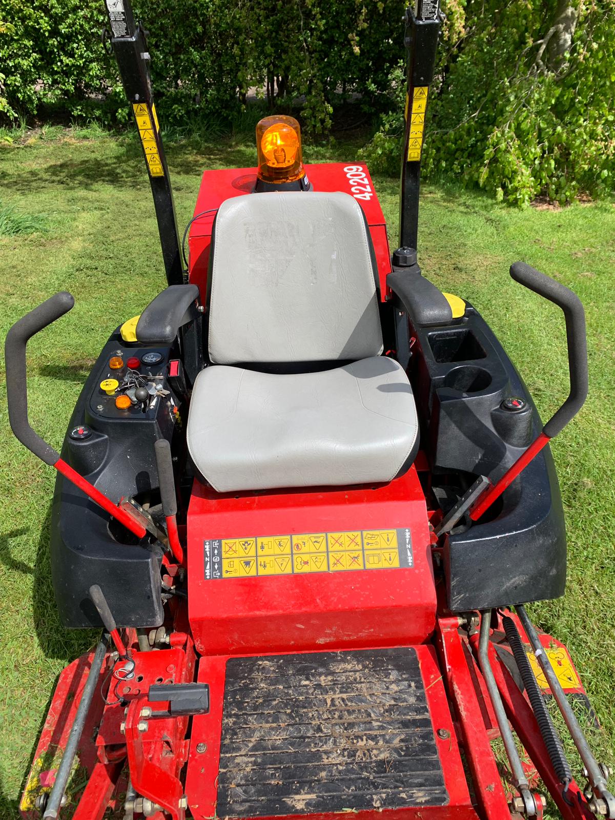 DS 2008 FERRIS IS2000Z RIDE ON ZERO TURN DIESEL LAWN MOWER, RUNS AND