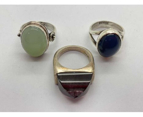 A Hallmarked Silver Single Stone Ring, the abstract stone collet set between tapered shoulders (finger size O), together with