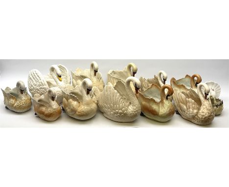 A large quantity of assorted sized ceramic planters modelled as swans. Click here to view further images, condition reports, 