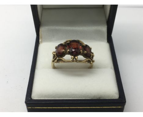 A 9ct gold garnet ring, approx 4.7g and approx size R.