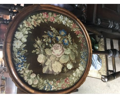 A Victorian rosewood fire screen