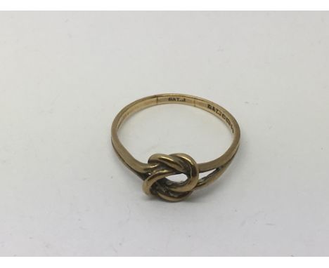 A 9ct gold knot ring, approx 2.5g and approx size U-V.