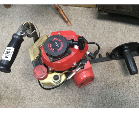 An Arrow petrol hedge trimmer T130 single edge cutting blade. Working order - NO RESERVE