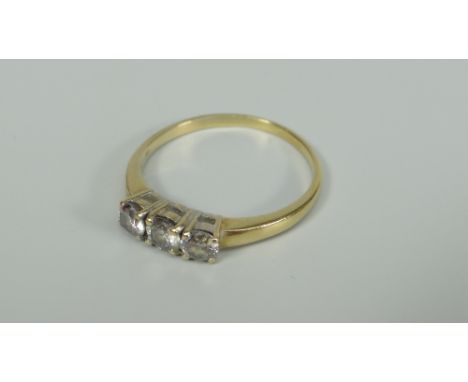 18K YELLOW GOLD THREE STONE DIAMOND RING. Total diamond weight 0.45 ct (visual estimate), 3.2 grams approximately. Condition 
